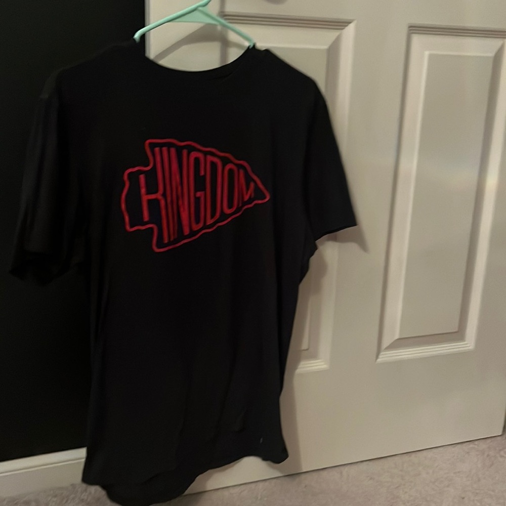 Dark grey Chiefs kingdom graphic tee. Womens medium. ‘47 brand